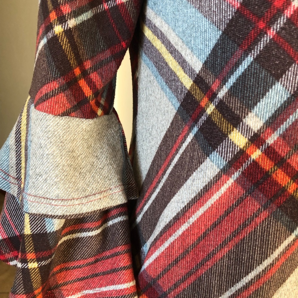 Soft, comfortable and lightweight dress with hints of blue and yellow.